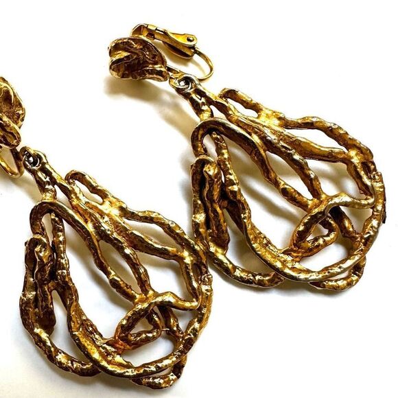 Vintage gold tone abstract modernist dangle clip on earrings - Picture 2 of 7